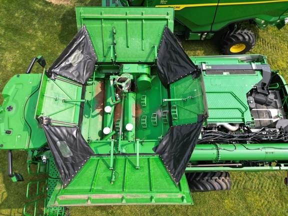 Image of John Deere X9 1100 equipment image 4