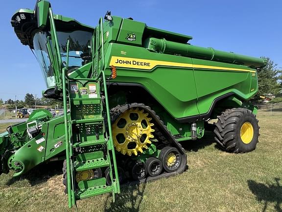 Image of John Deere X9 1100 equipment image 2