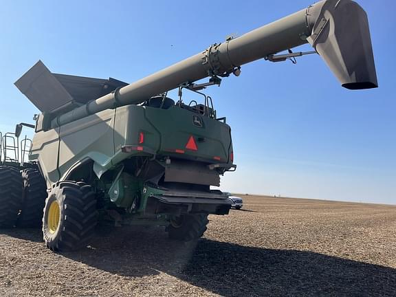 Image of John Deere X9 1100 equipment image 4
