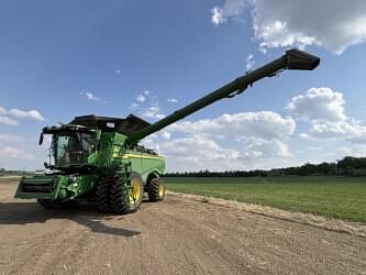 Image of John Deere X9 1100 equipment image 2