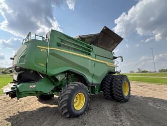 Image of John Deere X9 1100 equipment image 1