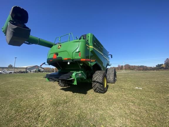 Image of John Deere X9 1100 equipment image 2