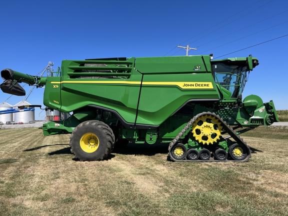 Image of John Deere X9 1100 equipment image 4