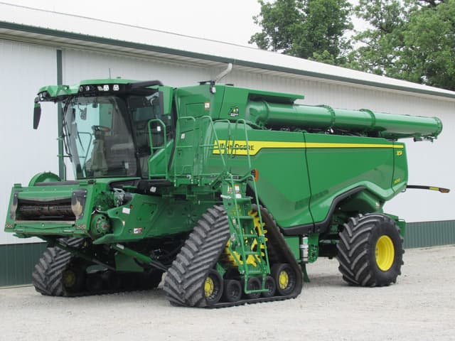 Image of John Deere X9 1100 equipment image 2