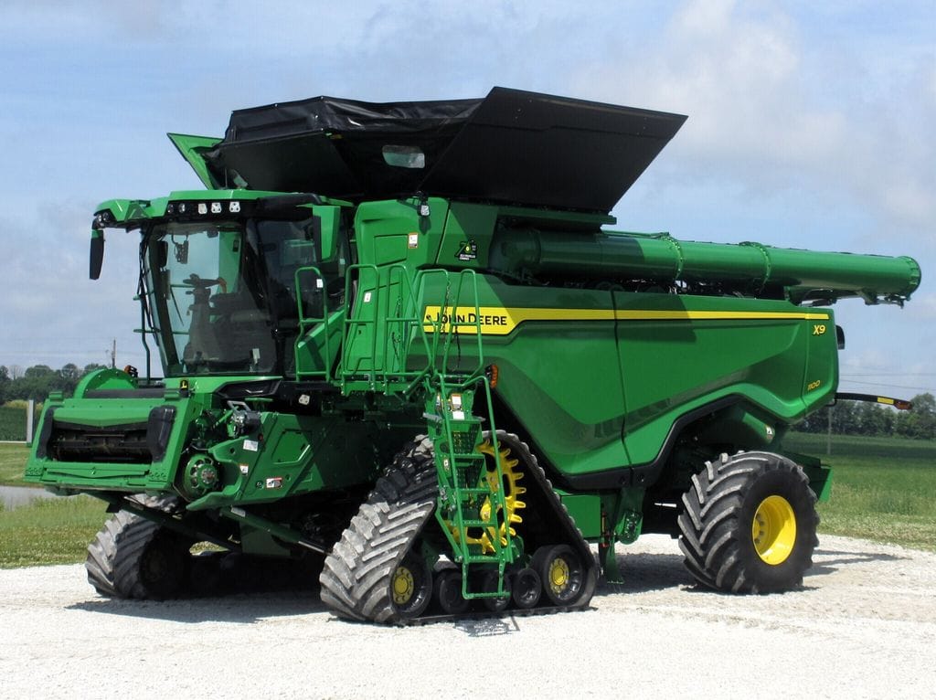 2022 John Deere X9 1100 Equipment Image0