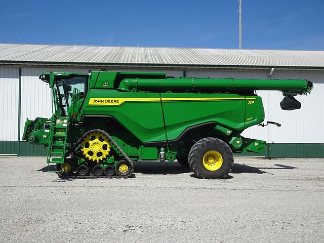 Image of John Deere X9 1100 equipment image 2