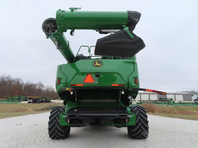 Image of John Deere X9 1100 equipment image 4