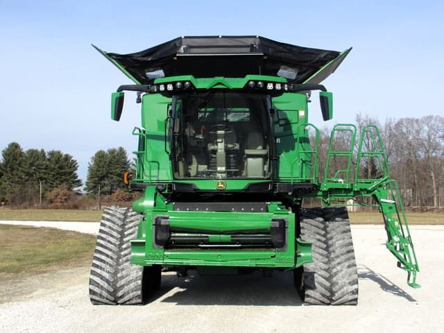 Image of John Deere X9 1100 equipment image 1