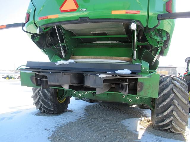 Image of John Deere X9 1100 equipment image 1