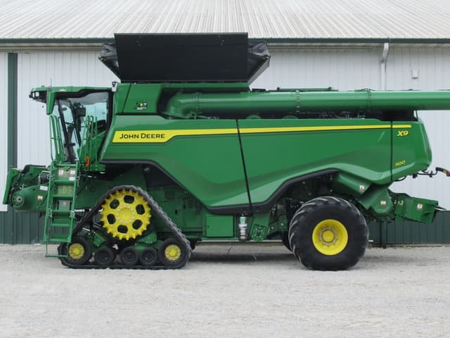 Image of John Deere X9 1100 equipment image 1