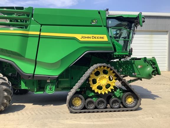 Image of John Deere X9 1100 equipment image 4