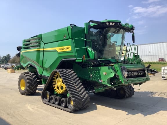 Image of John Deere X9 1100 equipment image 1
