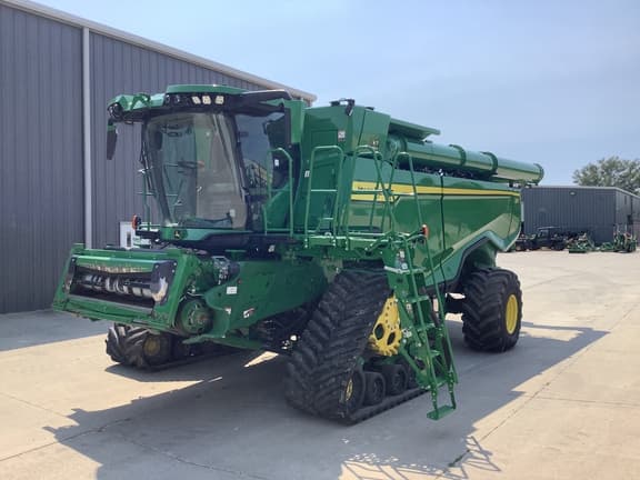 Image of John Deere X9 1100 equipment image 2