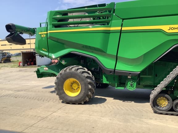 Image of John Deere X9 1100 equipment image 4
