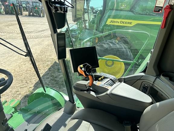 Image of John Deere X9 1100 equipment image 3