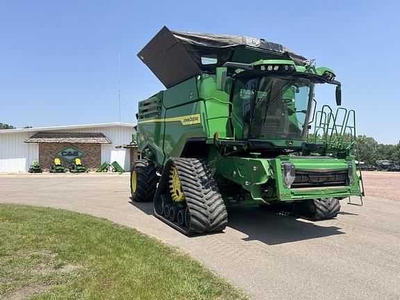 Image of John Deere X9 1100 equipment image 1