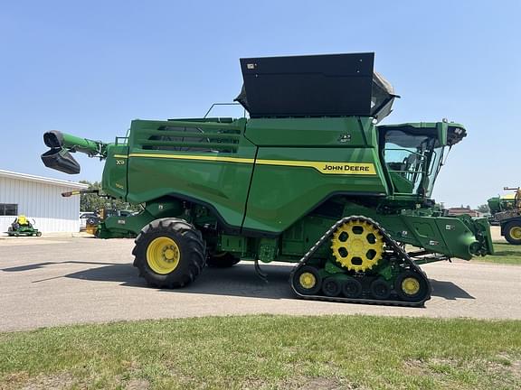 Image of John Deere X9 1100 equipment image 2