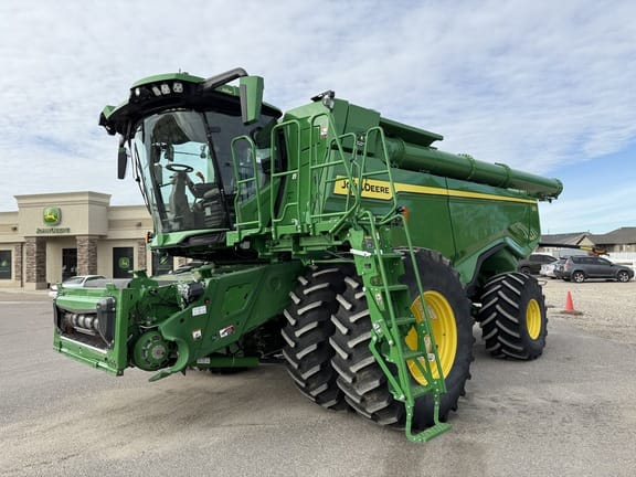2022 John Deere X9 1100 Equipment Image0