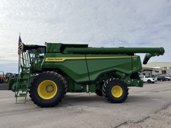 Image of John Deere X9 1100 equipment image 1