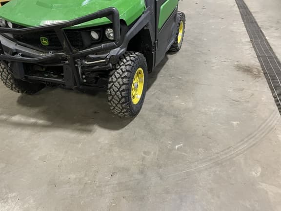 Image of John Deere XUV 835M equipment image 4