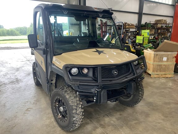 2022 John Deere XUV 835M Equipment Image0