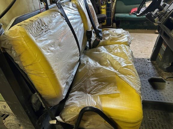 Image of John Deere XUV 835M equipment image 4