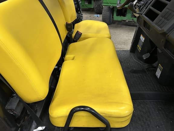 Image of John Deere XUV 835M equipment image 3