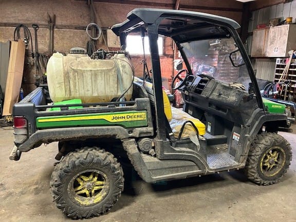 2022 John Deere XUV 835M Equipment Image0