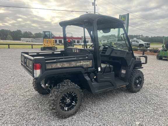 Image of John Deere XUV 835M equipment image 1