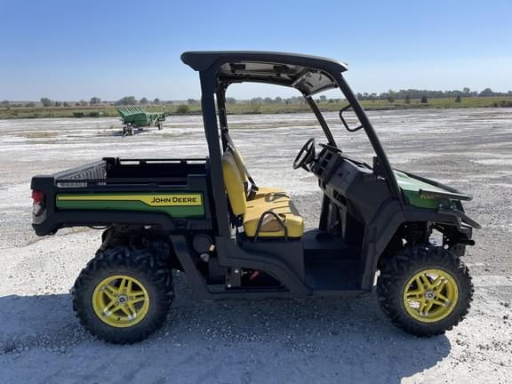 Image of John Deere XUV 835M equipment image 2