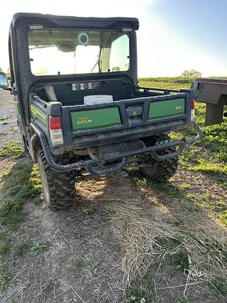 Image of John Deere XUV 835M equipment image 2