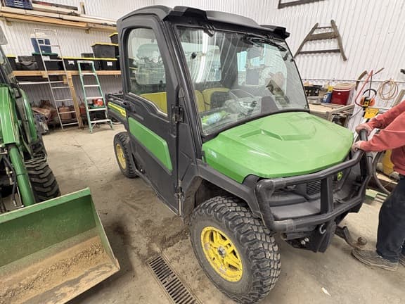 Image of John Deere XUV 835M equipment image 2