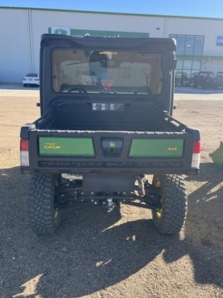 Image of John Deere XUV 835M equipment image 2