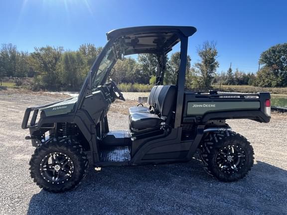 Image of John Deere XUV 835M equipment image 2
