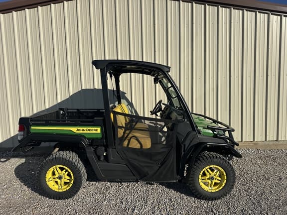 Image of John Deere XUV 835M equipment image 1