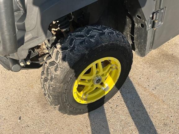 Image of John Deere XUV 835M equipment image 4