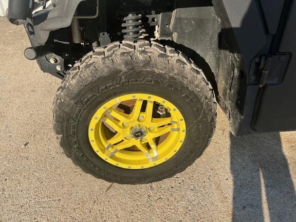 Image of John Deere XUV 835M equipment image 3