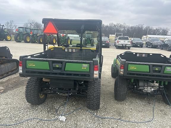 Image of John Deere XUV 835M equipment image 4