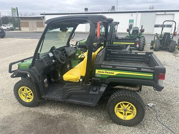 Image of John Deere XUV 835M equipment image 2