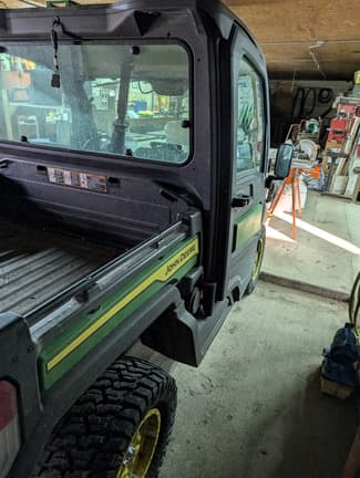 Image of John Deere XUV 835M equipment image 2