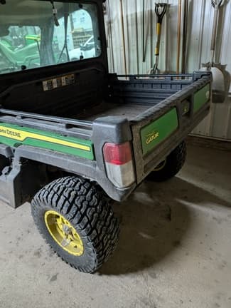 Image of John Deere XUV 835M equipment image 4