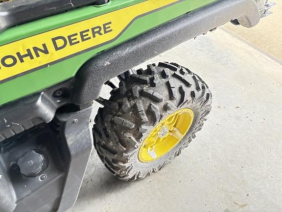 Image of John Deere XUV 835M equipment image 2