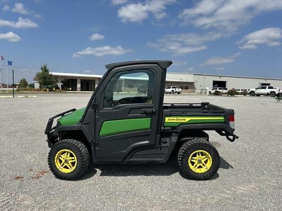 Image of John Deere XUV 835M equipment image 1