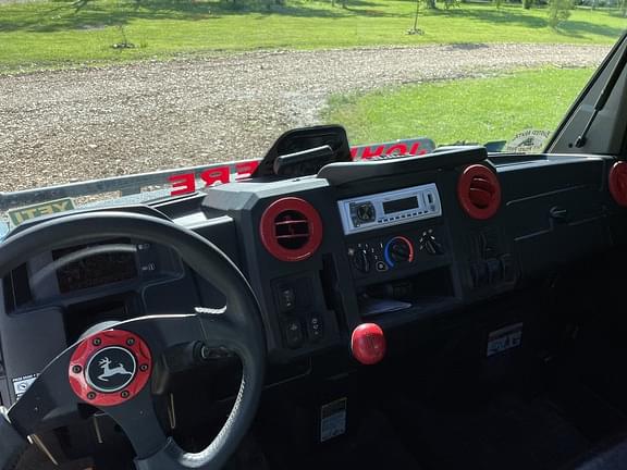 Image of John Deere XUV 835M equipment image 2