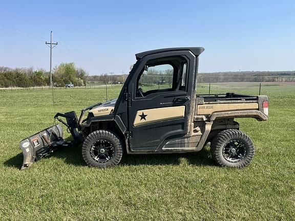 Image of John Deere XUV 835M Honor Edition equipment image 1