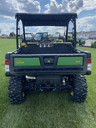 Image of John Deere XUV 835M equipment image 2