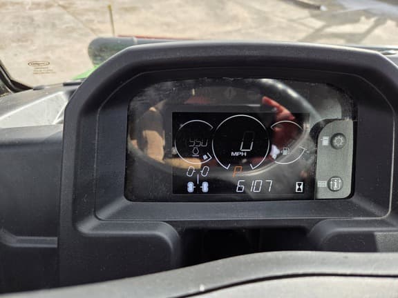 Image of John Deere XUV 835M equipment image 4