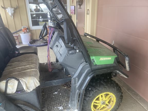 Image of John Deere XUV 835M equipment image 3