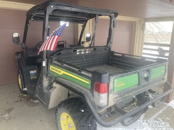 Image of John Deere XUV 835M equipment image 1