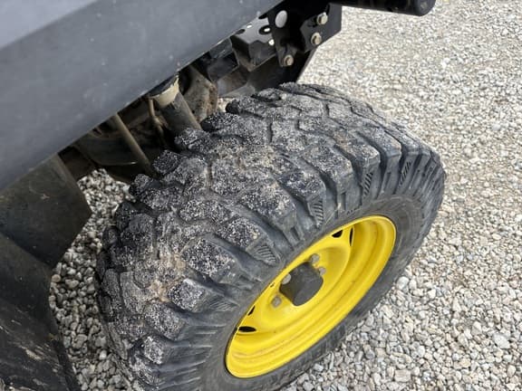 Image of John Deere XUV 835M equipment image 2